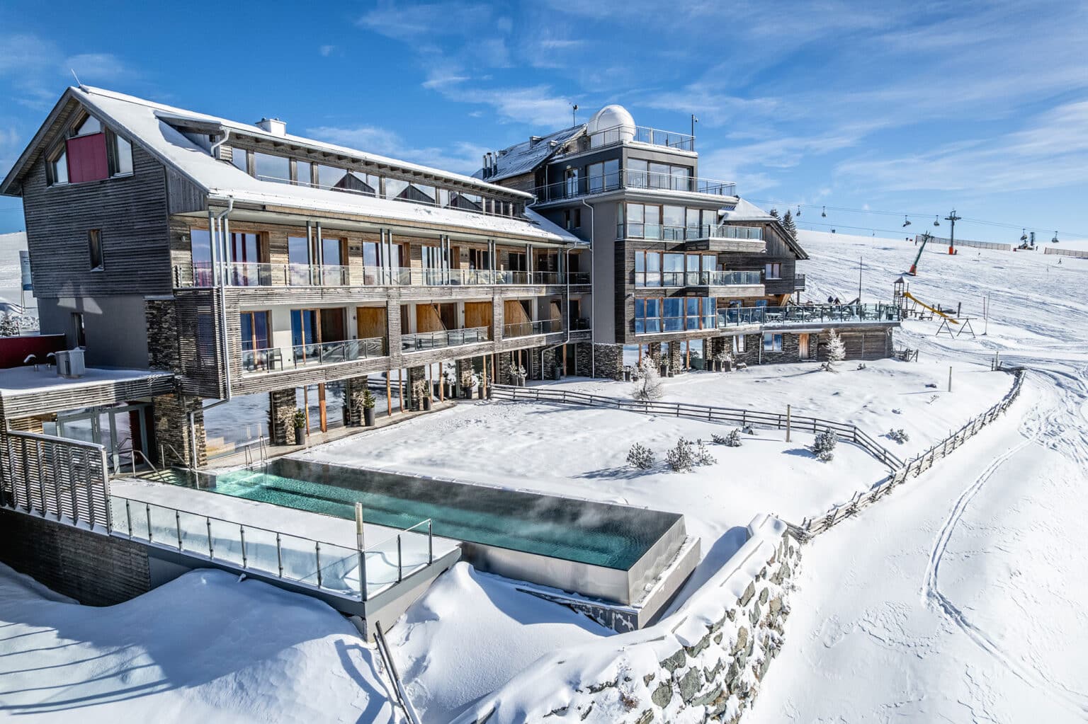 Hotel-&-Pool-Winter-©-Pacheiner